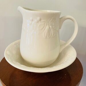Vintage Gibson cream-colored ceramic pitcher and Vegetable Bowl, Serveware